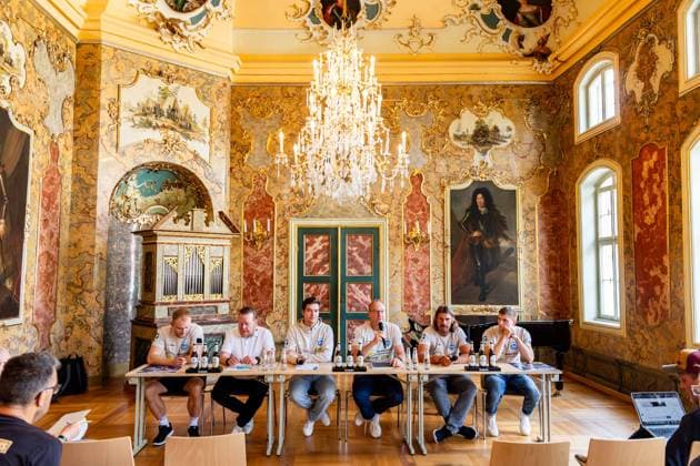 27.08.2025, GER, Handball, Maenner, Saison 25 26, Daikin 1.Bundesliga,Pressekonferenz des ThSV Eisenach vor dem 1. Spieltag gegen den SC DHfK Leipzig Peter Walz (ThSV Eisenach,14) Rene Witte (Geschaeftsfuehrer Manager ThSV Eisenach) Jannis Gante Maik Nowak (ThSV Eisenach) Sebastian Hinze (ThSV Eisenach,Trainer) Vincent Buechner (ThSV Eisenach,74) 99817 Eisenach Stadtschloss Eisenach Thueringen Deutschland