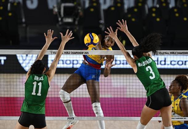 (250825) -- CHIANG MAI, Aug. 25, 2025 -- Ana Karina Olaya Gamboa (C) of Colombia spikes the ball during the Preliminary Phase Pool F match between Colombia and Mexico at the Volleyball Women s World Championship, WM, Weltmeisterschaft in Chiang Mai, Thailand, Aug. 27, 2025. ) (SP)THAILAND-CHIANG MAI-VOLLEYBALL-WOMEN S WORLD CHAMPIONSHIP-COLOMBIA VS MEXICO HouxZhaokang 