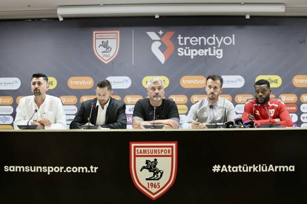 Ahead of Samsunspor v Panathinaikos - UEFA Europa League SAMSUN, TURKIYE - AUGUST 27: Samsunspor head coach Thomas Reis (C) attends the press conference, PK, Pressekonferenz held ahead of the UEFA Europa League play-off second leg match between Samsunspor and Panathinaikos in Samsun, Turkiye on August 27, 2025. Samsunspor player Olivier Ntcham (R) also attended the press conference. Recep Bilek Anadolu Samsun Turkey. Editorial use only. Please get in touch for any other usage.  Copyright: x2025xAnadoluxRecepxBilekx