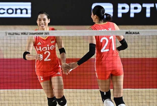 (250827) -- CHIANG MAI, Aug. 27, 2025 -- Zhuang Yushan (L) of China celebrates scoring with teammate Gao Yi during the Preliminary Phase Pool F match between China and the Dominican Republic at the Volleyball Women s World Championship, WM, Weltmeisterschaft in Chiang Mai, Thailand, Aug. 27, 2025. ) (SP)THAILAND-CHIANG MAI-VOLLEYBALL-WOMEN S WORLD CHAMPIONSHIP-CHINA VS THE DOMINICAN REPUBLIC HouxZhaokang 