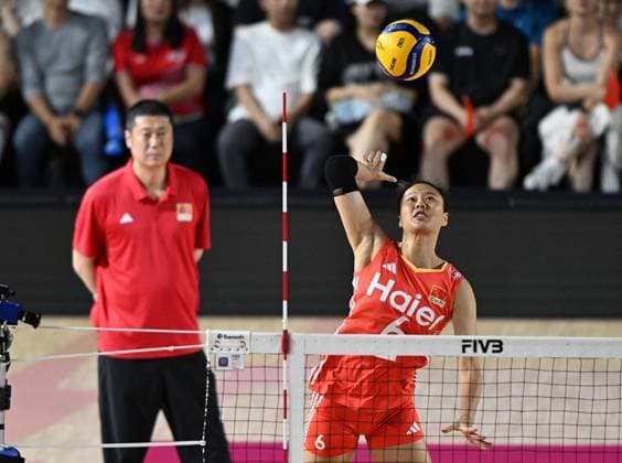 (250827) -- CHIANG MAI, Aug. 27, 2025 -- Gong Xiangyu (R) of China spikes the ball during the Preliminary Phase Pool F match between China and the Dominican Republic at the Volleyball Women s World Championship, WM, Weltmeisterschaft in Chiang Mai, Thailand, Aug. 27, 2025. ) (SP)THAILAND-CHIANG MAI-VOLLEYBALL-WOMEN S WORLD CHAMPIONSHIP-CHINA VS THE DOMINICAN REPUBLIC HouxZhaokang 