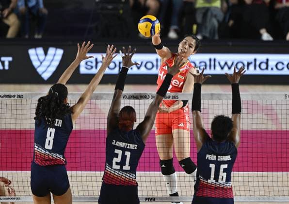 (250827) -- CHIANG MAI, Aug. 27, 2025 -- Zhuang Yushan (2nd R) of China spikes the ball during the Preliminary Phase Pool F match between China and the Dominican Republic at the Volleyball Women s World Championship, WM, Weltmeisterschaft in Chiang Mai, Thailand, Aug. 27, 2025. ) (SP)THAILAND-CHIANG MAI-VOLLEYBALL-WOMEN S WORLD CHAMPIONSHIP-CHINA VS THE DOMINICAN REPUBLIC HouxZhaokang 