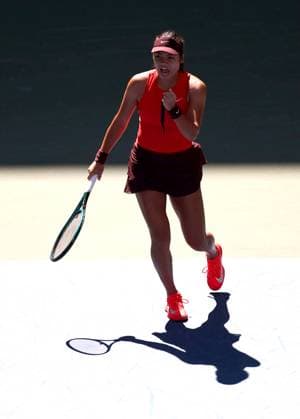 Emma Raducanu of GB celebrates 2025 US Open, Day Four, USTA Billie Jean King National Tennis Center, New York, USA - 27 Aug 2025New York USTA Billie Jean King National T New York (NY) United States of America  Copyright: xEllaxLing Shutterstockx 15457573c