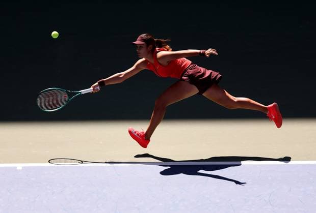 Emma Raducanu of GB in action 2025 US Open, Day Four, USTA Billie Jean King National Tennis Center, New York, USA - 27 Aug 2025New York USTA Billie Jean King National T New York (NY) United States of America  Copyright: xEllaxLing Shutterstockx 15457573h