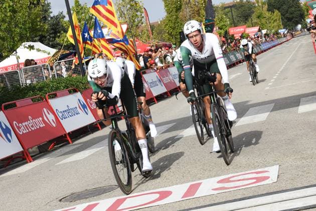 La Vuelta Ciclista a Espana 2025 a su paso por Figueres (Girona) Cuatro ciclistas del equipo Caja Rural llegan a la meta de la contrarreloj por equipos, durante la Vuelta 2025 a su paso por Figueres, a 27 de agosto de 2025, en Figueres, Girona, Catalunya (Espana). La Vuelta Ciclista a Espana cumple 90 anos en su 80ª edición, visitando tres países (Italia, Francia y Andorra) junto a diez Comunidades Autónomas. Arrancó el pasado sábado 23 de agosto en Turín (Italia) y acabará el 14 de septiembre por las calles de Madrid, con un diseno centrado en la mitad norte del territorio espanol. 27 AGOSTO 2025;CATALUÑA;CICLISMO;BICIS;CICLISTAS;ETAPA;VUELTA A ESPAÑA;VUELTA CICLISTA;DEPORTE;CONTRARRELOJ;CRONO POR EQUIPOS; Glòria Sá Figueres, Girona (Catalunya) Figueres, Girona (Catalunya) Espana Copyright: xGlòriaxSanchezx 6918356