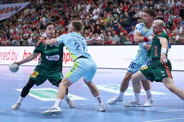 27.08.2025, xgox, Handball, Daikin HBL, TSV Hannover Burgdorf - VfL Gummersbach v.l. Leif Tissier (Hannover, 7), Kristjan Horzen (Gummersbach, 27) Hannover