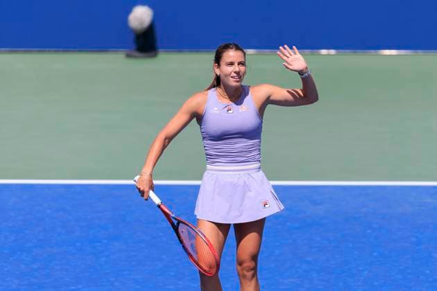 August 27, 2025, Flushing Meadows, New York, USA: Emma Navarro waves to fans after winning her match against Caty McNally on Day 4 of the 2025 US Open at USTA Billie Jean King National Tennis Center on Wednesday August 27, 2025 in the Flushing neighborhood of the Queens borough of New York City. JAVIER ROJAS PI Flushing Meadows USA - ZUMAp124 20250827_zaa_p124_037 Copyright: xJavierxRojasx
