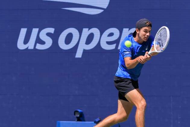 August 27, 2025, Flushing Meadows, New York, USA: Zachary Svajda hits a double backhand return during a match against Novak Djokovic on Day 4 of the 2025 US Open at USTA Billie Jean King National Tennis Center on Wednesday August 27, 2025 in the Flushing neighborhood of the Queens borough of New York City. JAVIER ROJAS PI Flushing Meadows USA - ZUMAp124 20250827_zaa_p124_053 Copyright: xJavierxRojasx