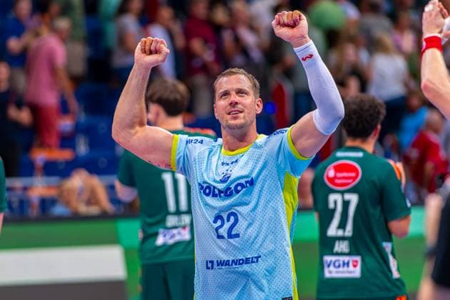 Kentin MahÃ (VfL Gummersbach, Nr. 22) (v.l.), TSV Hannover-Burgdorf (grün) gegen VfL Gummersbach (hellblau) am 1. Spieltag der Saison 2025 2026 in der DAIKIN Handball-Bundesliga (27.08.2025, ZAG Arena (Hannover, GER), Copyright: xJanxGuentherx xTSVxHannover-Burgdorfx