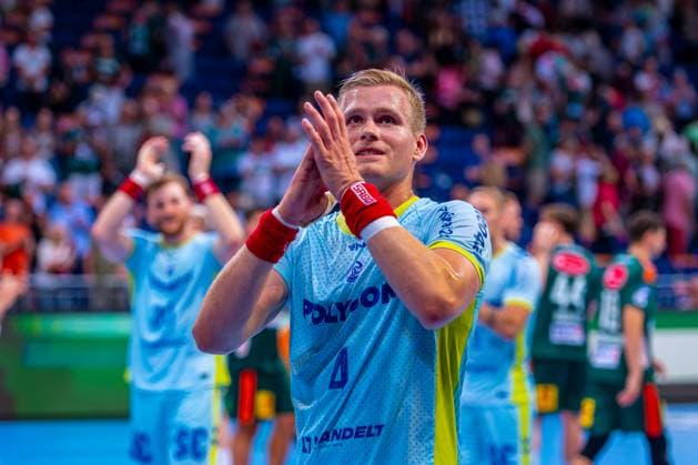 Ellidi Snaer Vidarsson (VfL Gummersbach, Nr. 4) (v.l.), TSV Hannover-Burgdorf (grün) gegen VfL Gummersbach (hellblau) am 1. Spieltag der Saison 2025 2026 in der DAIKIN Handball-Bundesliga (27.08.2025, ZAG Arena (Hannover, GER), Copyright: xJanxGuentherx xTSVxHannover-Burgdorfx