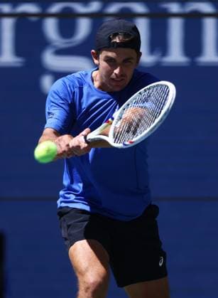 2025 US Open Tennis Championships, Day Four, Billy Jean-King Tennis Centre, Flushing Meadows, New York, USA, 27 08 2025 Zachary Svajda (USA) in action during his second round match against Novak Djokovic (SRB) in the 2025 US Open at Flushing Meadows New York Billy Jean King Tennis Centre, Flushing Meadows New York USA Copyright: xMarkxGreenwoodx