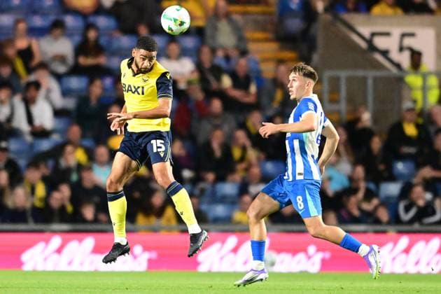 Oxford United v Brighton and Hove Albion EFL Cup 27 08 2025. Oxford United defender Brodie Spencer (15) heads the ball under pressure from Brighton and Hove Albion forward Stefanos Tzimas during the EFL Cup match between Oxford United and Brighton and Hove Albion at the Kassam Stadium, Oxford, England on 27 August 2025. Oxford Kassam Stadium Oxfordshire England Editorial use only DataCo restrictions apply See www.football-dataco.com , Copyright: xDennisxGoodwinx PSI-22704-0017