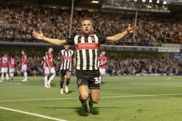 Grimsby Town FC v Manchester United, ManU EFL Cup 27 08 2025. GOAL 1 - 0 Charles Vernam of Grimsby Town scores a goal and celebrates during the EFL Cup match between Grimsby Town FC and Manchester United at Blundell Park, Grimsby, United Kingdom on 27 August 2025. Editorial use only DataCo restrictions apply See www.football-dataco.com , Copyright: xJezxTighex PSI-22699-0038