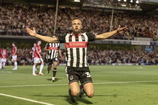 Grimsby Town FC v Manchester United, ManU EFL Cup 27 08 2025. GOAL 1 - 0 Charles Vernam of Grimsby Town scores a goal and celebrates during the EFL Cup match between Grimsby Town FC and Manchester United at Blundell Park, Grimsby, United Kingdom on 27 August 2025. Editorial use only DataCo restrictions apply See www.football-dataco.com , Copyright: xJezxTighex PSI-22699-0062