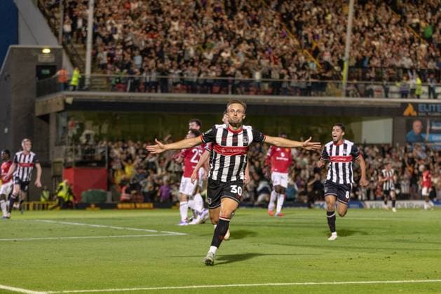 Grimsby Town FC v Manchester United, ManU EFL Cup 27 08 2025. GOAL 1 - 0 Charles Vernam of Grimsby Town scores a goal and celebrates during the EFL Cup match between Grimsby Town FC and Manchester United at Blundell Park, Grimsby, United Kingdom on 27 August 2025. Editorial use only DataCo restrictions apply See www.football-dataco.com , Copyright: xJezxTighex PSI-22699-0072