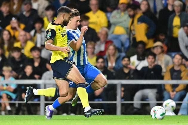 Oxford United v Brighton and Hove Albion EFL Cup 27 08 2025. Brighton and Hove Albion midfielder Brajan Gruda sprints forward with the ball under pressure from Oxford United defender Brodie Spencer (15) during the EFL Cup match between Oxford United and Brighton and Hove Albion at the Kassam Stadium, Oxford, England on 27 August 2025. Oxford Kassam Stadium Oxfordshire England Editorial use only DataCo restrictions apply See www.football-dataco.com , Copyright: xDennisxGoodwinx PSI-22704-0020