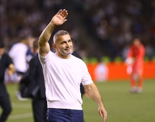 Qarabag celebrate Champions League qualification after victory over Ferencvaros in Baku BAKU, AZERBAIJAN - AUGUST 27: Qarabag head coach Gurban Gurbanov joins the celebrations and salutes the fans as Qarabag players celebrate with their fans after defeating Hungary’s Ferencvaros to qualify for the UEFA Champions League during the play-off round match between Qarabag and Ferencvaros in Baku, Azerbaijan on August 27, 2025. Resul Rehimov Anadolu Baku Azerbaijan. Editorial use only. Please get in touch for any other usage.  Copyright: x2025xAnadoluxResulxRehimovx