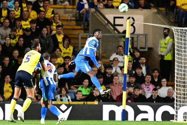 Oxford United v Brighton and Hove Albion EFL Cup 27 08 2025. Brighton and Hove Albion midfielder Carlos Baleba heads the ball during the EFL Cup match between Oxford United and Brighton and Hove Albion at the Kassam Stadium, Oxford, England on 27 August 2025. Oxford Kassam Stadium Oxfordshire England Editorial use only DataCo restrictions apply See www.football-dataco.com , Copyright: xDennisxGoodwinx PSI-22704-0038