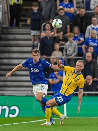 Everton v Mansfield Town Carabao Cup SÃ amus Coleman of Everton clears the ball during the Carabao Cup Second Round match at the Hill Dickson Stadium, Liverpool UK Newspapers OUT Copyright: xKarlxVallantinex FIL-22149-0035