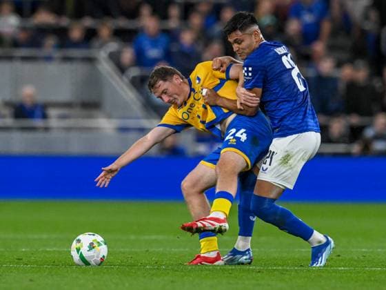 Everton v Mansfield Town Carabao Cup Regan Hendry of Mansfield Town and Carlos Alcaraz of Everton during the Carabao Cup Second Round match at the Hill Dickson Stadium, Liverpool UK Newspapers OUT Copyright: xKarlxVallantinex FIL-22149-0040