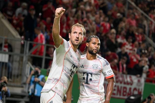 Fußball, DFB Pokal, 20250827, SV Wehen Wiesbaden - FC Bayern München. Im Bild Tor 2:3 v.l. Torschütze Harry KANE (Bayern, 9), Serge GNABRY (Bayern, 7). Wiesbaden Brita Arena Hessen Deutschland *** Soccer, DFB Cup, 20250827, SV Wehen Wiesbaden FC Bayern Munich In the picture Goal 2 3 v l Goalscorer Harry KANE Bayern, 9 , Serge GNABRY Bayern, 7 Wiesbaden Brita Arena Hessen Germany Copyright: Passion2Press MarkusxFischerx