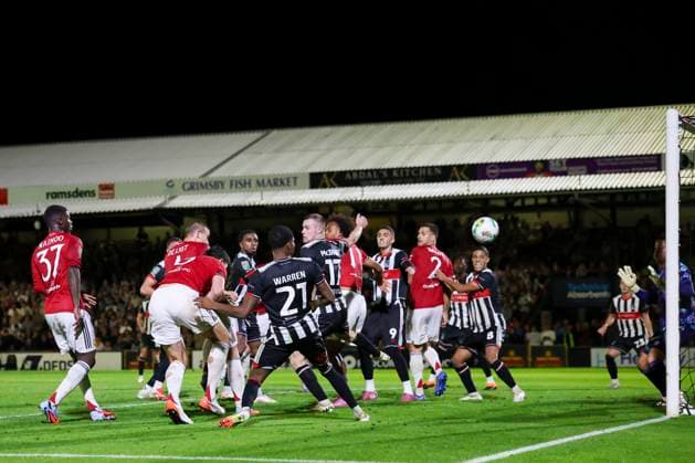 Grimsby Town FC v Manchester United, ManU FC, Carabao Cup 2nd Round Manchester United defender Harry Maguire (5) scores a GOAL 2-2 during the Grimsby Town FC v Manchester United FC Carabao Cup 2nd Round match at Blundell Park, Cleethorpes, England, United Kingdom on 27 August 2025 Credit: Phil Duncan Every Second Media Editorial use only. All images are copyright Every Second Media Limited. No images may be reproduced without prior permission. All rights reserved. Premier League and Football League images are subject to licensing agreements with Football DataCo Limited. see https: www.football-dataco.com Copyright: xIMAGO EveryxSecondxMediax ESM-1566-0030 PhilxDuncanx xEveryxSecondxMediax