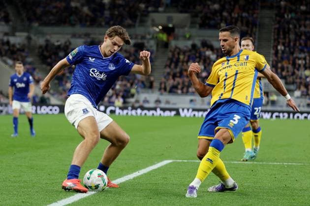 Tyler Dibling of Everton and Stephen McLaughlin of Mansfield Town Everton v Mansfield Town, EFL Carabao Cup, Second Round, Football, Hill Dickinson Stadium, Liverpool, UK - 27 Aug 2025Liverpool Hill Dickinson Stadium United Kingdom EDITORIAL USE ONLY No use with unauthorised audio, video, data, fixture lists, club league logos or live services. Online in-match use limited to 120 images, no video emulation. No use in betting, games or single club league player publications. Copyright: xPhilxBryan Shutterstockx 15457585ap