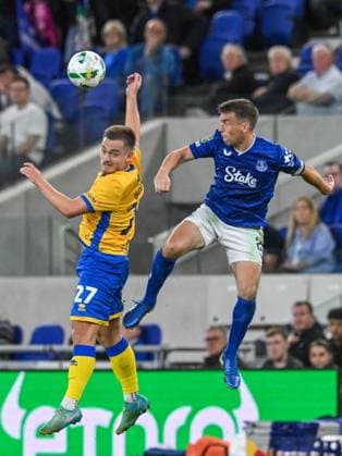 Everton v Mansfield Town Carabao Cup Luke Bolton of Mansfield Town and SÃ amus Coleman of Everton during the Carabao Cup Second Round match at the Hill Dickson Stadium, Liverpool UK Newspapers OUT Copyright: xKarlxVallantinex FIL-22149-0044