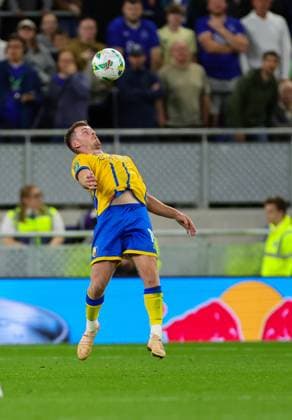27th August 2025; Hill Dickinson Stadium, Liverpool, England; EFL Carabao Cup Football, Everton versus Mansfield Town; Jake O Brien of Everton FC traps the ball on his chest  RogerxEvans