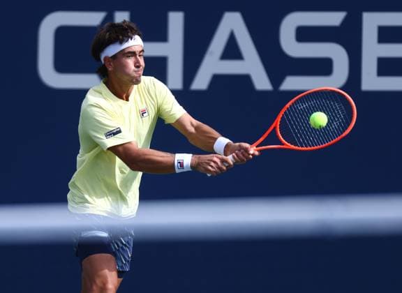 2025 US Open Tennis Championships, Day Four, Billy Jean-King Tennis Centre, Flushing Meadows, New York, USA, 27 08 2025 Francisco Comesana (ARG) in action during his second round match against Cameron Norrie (GBR) in the 2025 US Open at Flushing Meadows New York Billy Jean King Tennis Centre, Flushing Meadows New York USA Copyright: xMarkxGreenwoodx