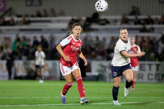Victoria Pelova of Arsenal Women on the ball during the Pre-season Friendly match between Arsenal Women and West Ham United Women at Meadow Park, Borehamwood, England on 27 August 2025. Copyright: xJoshuaxSmithx 43810026