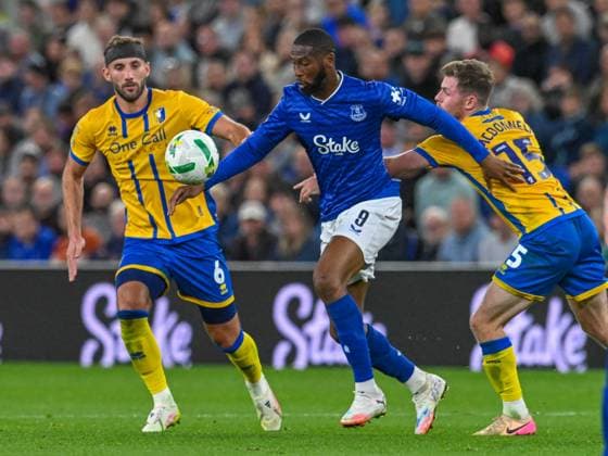 Everton v Mansfield Town Carabao Cup Beto of Everton and Baily Cargill of Mansfield Town battles for the ball during the Carabao Cup Second Round match at the Hill Dickson Stadium, Liverpool UK Newspapers OUT Copyright: xKarlxVallantinex FIL-22149-0069