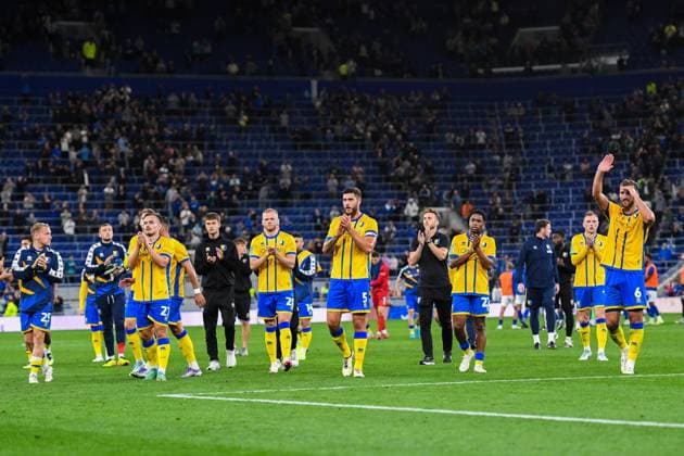 Everton v Mansfield Town Carabao Cup Mansfield Town team appreciates the fans support at the final whistle during the Carabao Cup Second Round match at the Hill Dickson Stadium, Liverpool UK Newspapers OUT Copyright: xKarlxVallantinex FIL-22149-0073