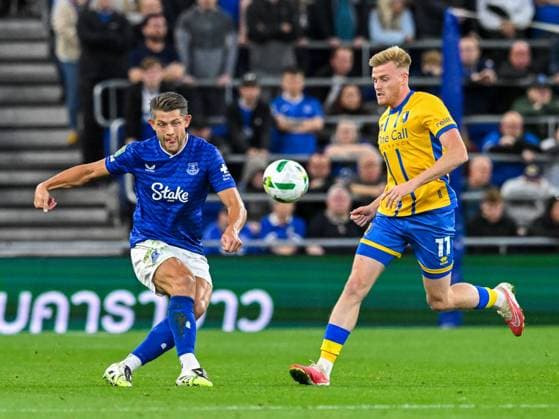 Everton v Mansfield Town Carabao Cup James Tarkowski clears the ball during the Carabao Cup Second Round match at the Hill Dickson Stadium, Liverpool UK Newspapers OUT Copyright: xKarlxVallantinex FIL-22149-0074