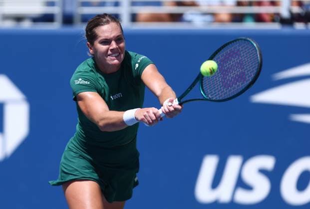2025 US Open Tennis Championships, Day Four, Billy Jean-King Tennis Centre, Flushing Meadows, New York, USA, 27 08 2025 Caty McNally (USA) in action during her second round match against Emma Navarro (USA)in the 2025 US Open at Flushing Meadows New York Billy Jean King Tennis Centre, Flushing Meadows New York USA Copyright: xMarkxGreenwoodx