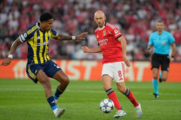UEFA CHAMPIONS LEAGUE: BENFICA x FENERBAHCE Jayden Oosterwolde of Fenerbahce SK (L) and Fredrik Aursnes of SL Benfica (R) in action during UEFA Champions League 2025 26 Play-offs 2nd leg between SL Benfica and Fenerbahce SK at Estadio da Luz in Lisbon, Portugal. 27 08 2025 Lisbon Estadio da Luz Lisbon Portugal Copyright: xBrunoxdexCarvalhox