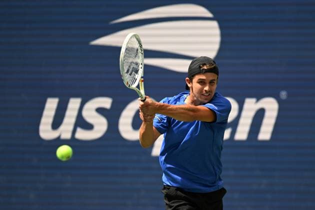(250828) -- NEW YORK, Aug. 28, 2025 -- Zachary Svajda of the United States returns a shot during the men s singles second round match against Novak Djokovic of Serbia at the 2025 US Open tennis championships in New York, the United States, on Aug. 27, 2025. ) (SP)U.S.-NEW YORK-TENNIS-US OPEN-MEN S SINGLES LixRui 