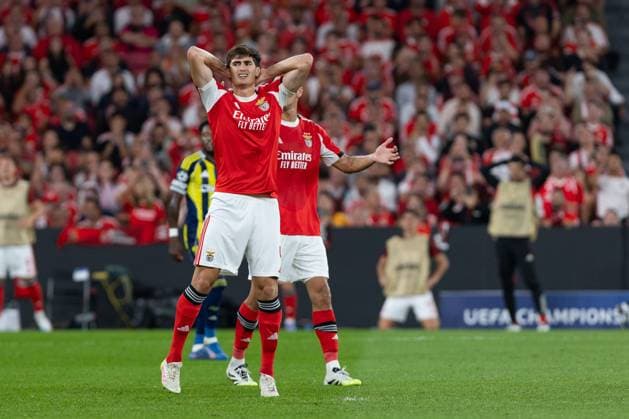 August 27, 2025, Lisbon, Lisbon, Portugal: Benfica defender from Portugal ANTONIO SILVA (4) in action during the game for the 2nd Leg of Playoff qualifier of the UEFA Champions League between Benfica and Fenerbahce at Estadio da Luz Lisbon Portugal - ZUMAs359 20250827_zsp_s359_139 Copyright: xAlexandrexdexSousax