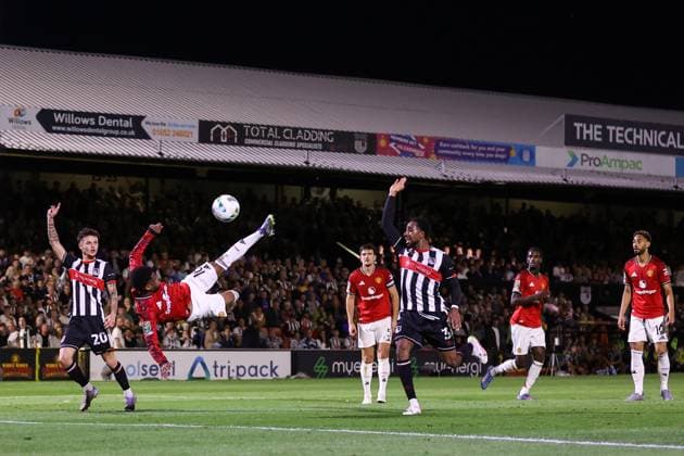 Grimsby Town v Manchester United, ManU 27 August 2025, Grimsby - Carabao Cup Second Round - Grimsby Town v Manchester United - Amad Diallo of Manchester United attempts an overhead kick - Photo: Jacques Feeney Offside. Grimsby UK Copyright: xJacquesxFeeneyx xOffsidexOffside