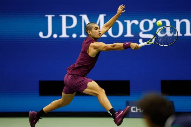 August 27, 2025, New York City, New York, United States: CARLOS ALCARAZ of Spain during the match against M. Bellucci of Italy in the second round of US Open 2025 at the USTA Billie Jean King National Tennis Center. Queens, New York City. Alcaraz won 6:1, 6:0, 6:3. New York City United States - ZUMAc278 20250827_zsp_c278_016 Copyright: xMarcinxCholewinskix