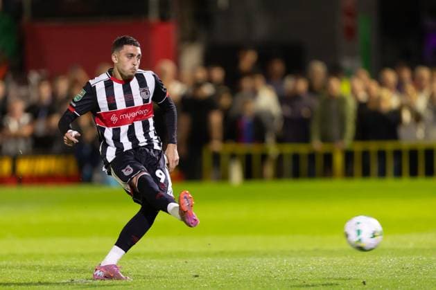 Grimsby Town FC v Manchester United, ManU EFL Cup 27 08 2025. Jaze Kabia of Grimsby Town takes a penalty during the EFL Cup match between Grimsby Town FC and Manchester United at Blundell Park, Grimsby, United Kingdom on 27 August 2025. Editorial use only DataCo restrictions apply See www.football-dataco.com , Copyright: xJezxTighex PSI-22699-0166