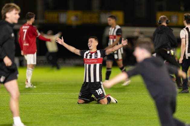 Grimsby Town FC v Manchester United, ManU EFL Cup 27 08 2025. Darragh Burns of Grimsby Town celebrates after winning the penalty shoot out during the EFL Cup match between Grimsby Town FC and Manchester United at Blundell Park, Grimsby, United Kingdom on 27 August 2025. Editorial use only DataCo restrictions apply See www.football-dataco.com , Copyright: xJezxTighex PSI-22699-0169