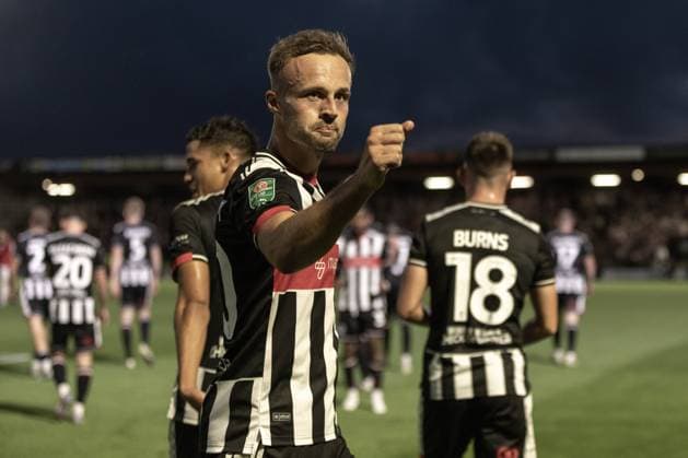 Grimsby Town FC v Manchester United, ManU EFL Cup 27 08 2025. Charles Vernam of Grimsby Town celebrates after scoring a goal during the EFL Cup match between Grimsby Town FC and Manchester United at Blundell Park, Grimsby, United Kingdom on 27 August 2025. Editorial use only DataCo restrictions apply See www.football-dataco.com , Copyright: xJezxTighex PSI-22699-0214