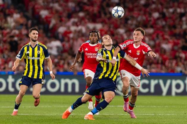August 27, 2025, Lisbon, Portugal: Kerem Akturkoglu (R) of SL Benfica and Caglar Soyuncu (L) of Fenerbahce seen in action during the UEFA Champions League playoff 2nd leg match between SL Benfica and Fenerbahce at Estadio da Luz Stadium. Final score SL Benfica 1 : 0 Fenerbahce Lisbon Portugal - ZUMAs197 20250827_aaa_s197_512 Copyright: xHugoxAmaralx