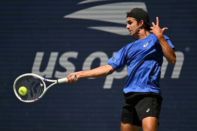 (250828) -- NEW YORK, Aug. 28, 2025 -- Zachary Svajda of the United States returns a shot during the men s singles second round match against Novak Djokovic of Serbia at the 2025 US Open tennis championships in New York, the United States, on Aug. 27, 2025. ) (SP)U.S.-NEW YORK-TENNIS-US OPEN-MEN S SINGLES LixRui 