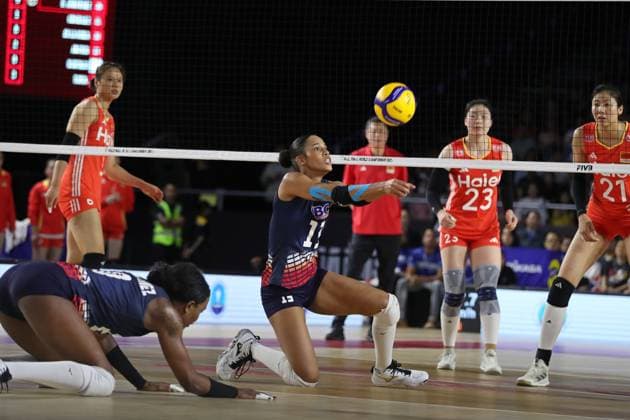 (250828) -- CHIANG MAI, Aug. 28, 2025 -- Massiel Matos Duran (front R) of the Dominican Republic competes during the Preliminary Phase Pool F match between China and the Dominican Republic at the Volleyball Women s World Championship, WM, Weltmeisterschaft in Chiang Mai, Thailand, Aug. 27, 2025. ) (SP)THAILAND-CHIANG MAI-VOLLEYBALL-WOMEN S WORLD CHAMPIONSHIP-CHINA VS THE DOMINICAN REPUBLIC SunxWeitong 