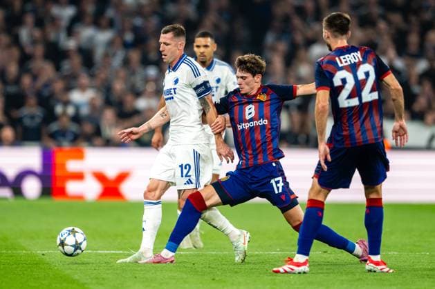 FC Copenhagen v FC Basel, UEFA Champions League qualification, Copenhagen, Denmark Copenhagen, Denmark. 27th, August 2025. Lukas Lerager (12) of FC Copenhagen and Moritz Broschinski (17) of FC Basel seen during the UEFA Champions League qualification match between FC Copenhagen and FC Basel at Parken in Copenhagen. Denmark, Copenhagen  Copyright: xGonzalesxPhoto TobiasxJorgensenx