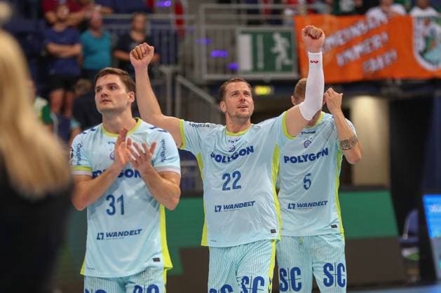 27.08.2025, xgox, Handball - Daikin HBL TSV Hannover-Burgdorf - VfL Gummersbach emspor, v.l. Kentin Mahe (Gummersbach, 22) Jubel ueber den Sieg, Jubel nach Spielende Hannover