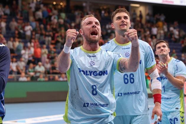 27.08.2025, xgox, Handball - Daikin HBL TSV Hannover-Burgdorf - VfL Gummersbach emspor, v.l. Lukas Blohme (Gummersbach, 8) Jubel ueber den Sieg, Jubel nach Spielende Hannover
