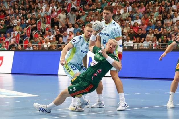 27.08.2025, xgox, Handball - Daikin HBL TSV Hannover-Burgdorf - VfL Gummersbach emspor, v.l. Justus Fischer (Hannover, 54) wirft Tor, Torschuetze, erzielt Tor, Treffer, scores the goal Hannover